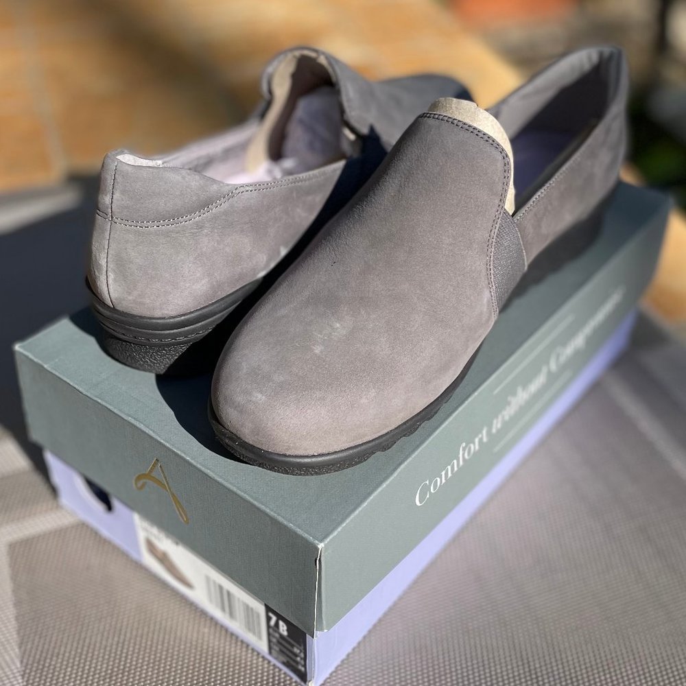 NEW: Aravon Josie Slipon Gray Leather CH8447 SZ 7.5, 9, 9.5 B Width